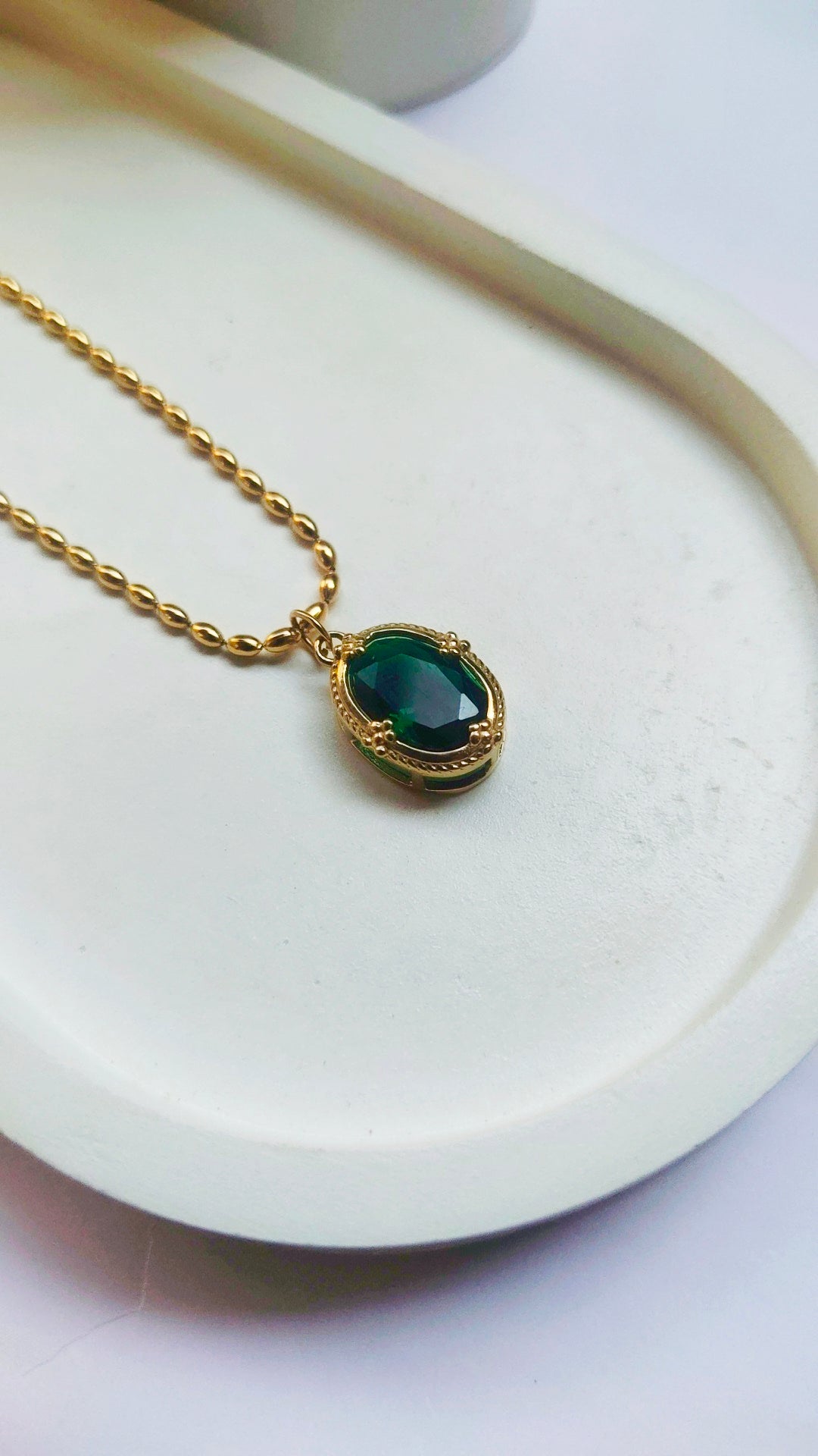 Emerald Green Oval Pendant Necklace – Anti-Tarnish 18K Gold Plated Minimal Chain