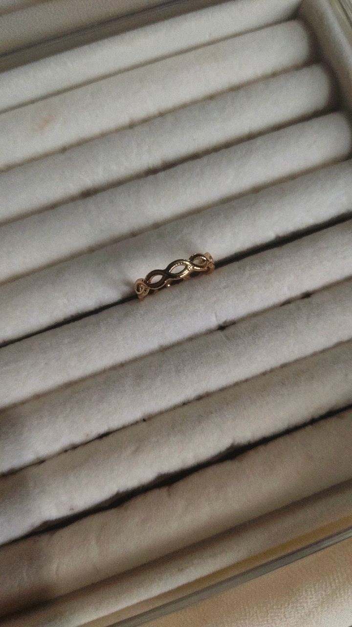 18K Gold Plated Twisted Infinity Ring – Anti-Tarnish Stainless Steel Minimal Band
