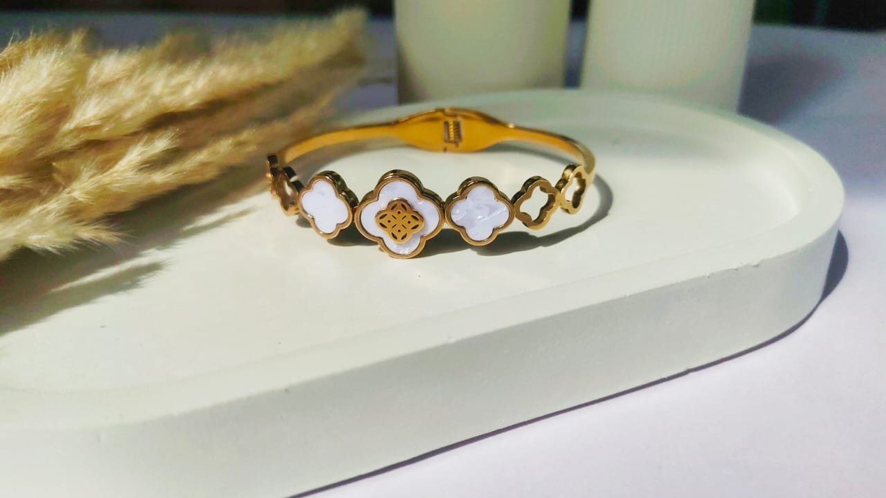 White Clover Bangle(Openable)