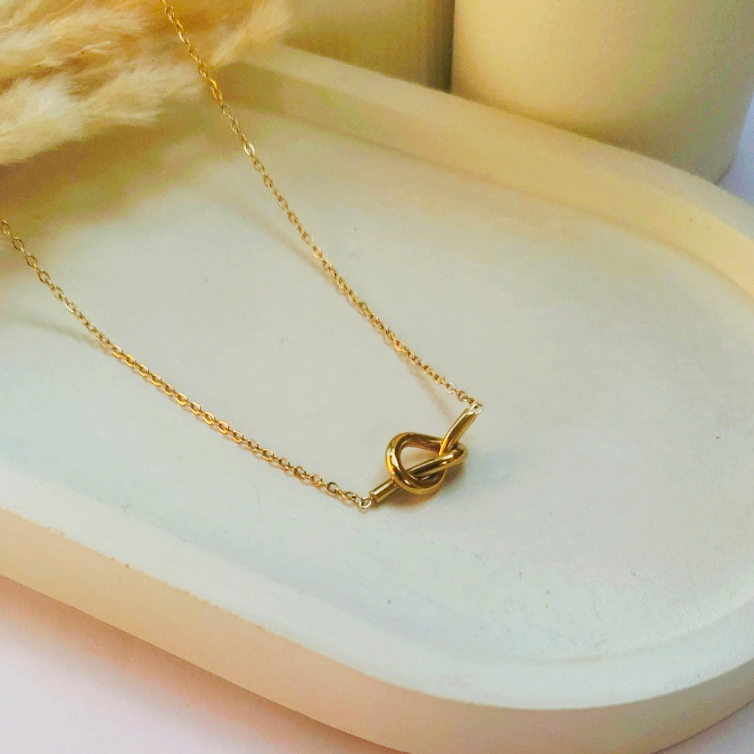 Dainty Love Knot Necklace – Gold Anti-Tarnish Stainless Steel Minimalist Jewelry
