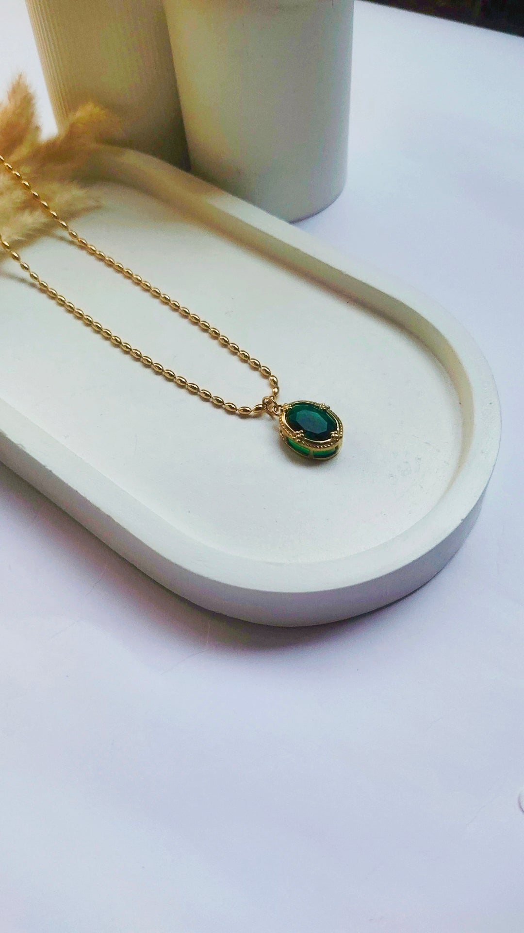 Emerald Green Oval Pendant Necklace – Anti-Tarnish 18K Gold Plated Minimal Chain