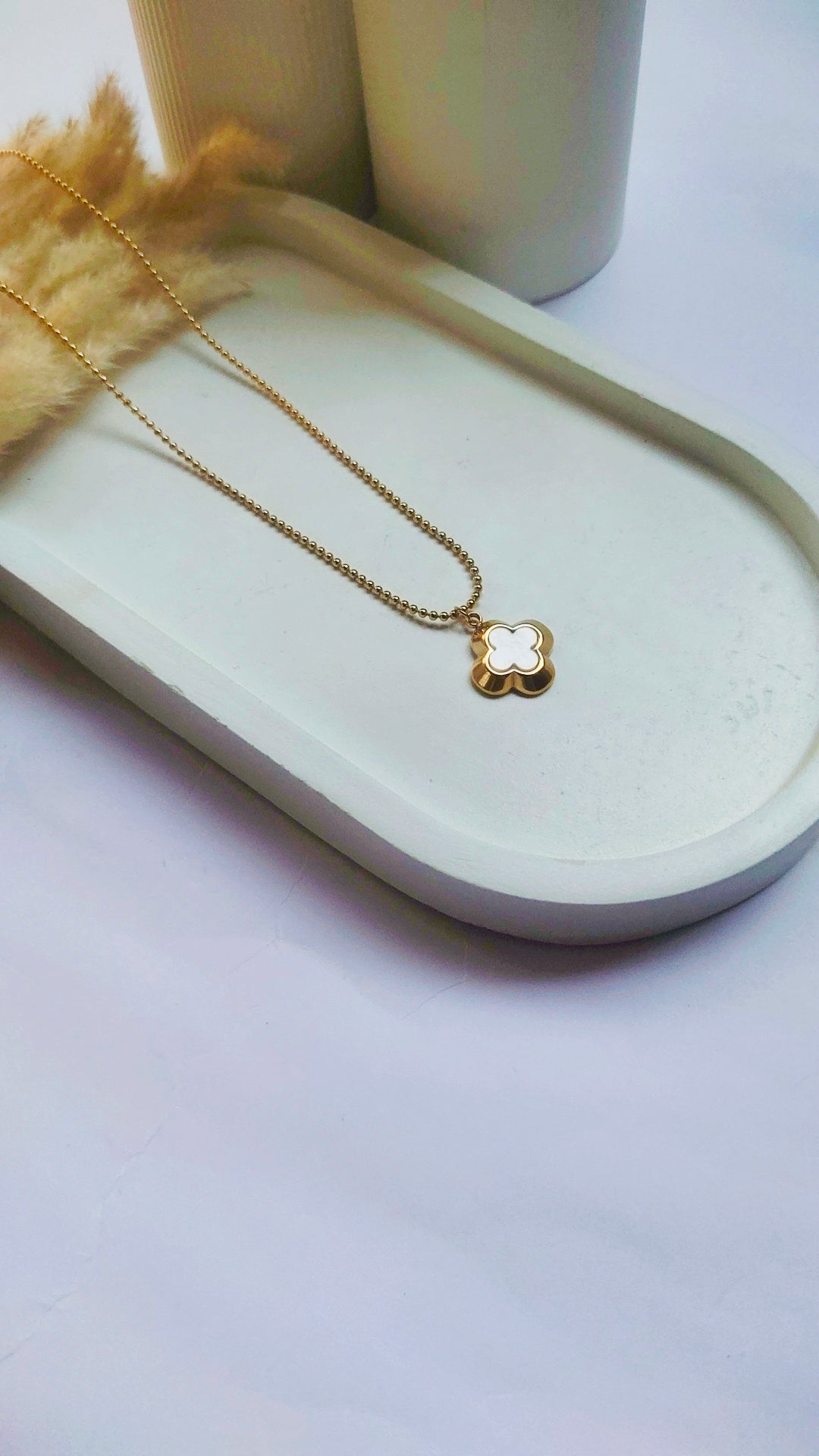 Minimal Gold Clover Pendant Necklace – White Mother of Pearl | Anti-Tarnish 316L Stainless Steel