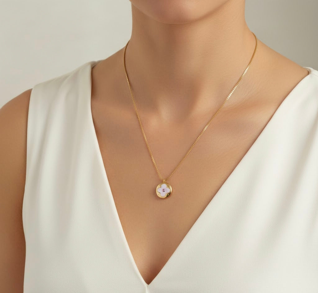 Signature Blossom Pendant Necklace – Gold & Mother-of-Pearl Look | Timeless Luxury Charm