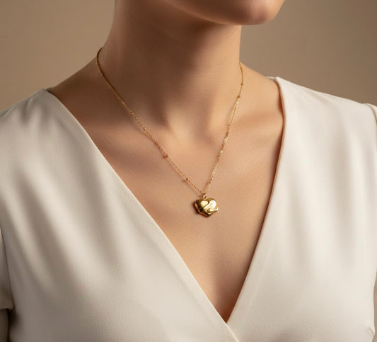 Hugging heart Golden necklace