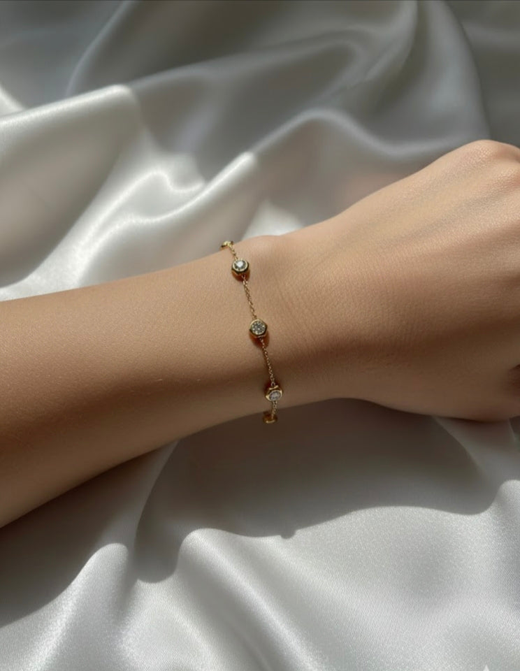 Dainty 304 Stainless Steel Bezel Crystal Bracelet – Minimal Waterproof Chain Jewelry