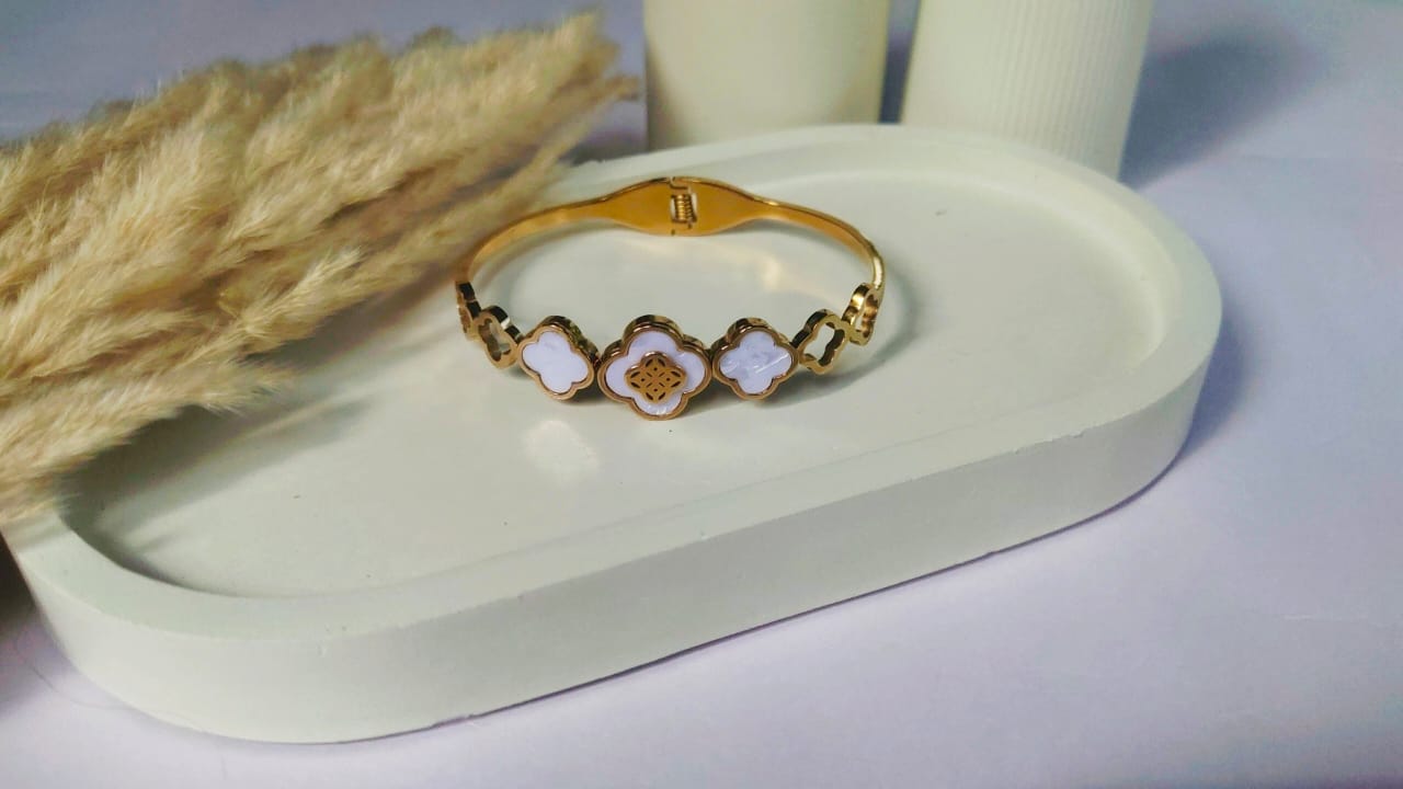 White Clover Bangle(Openable)